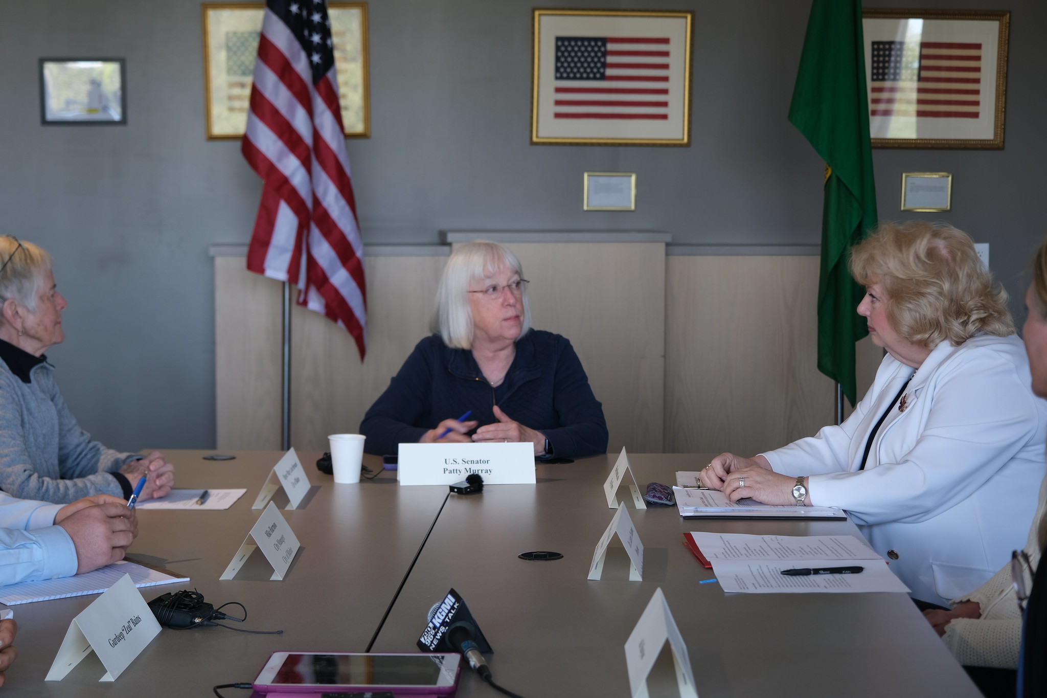 Sen. Murray visits Blaine to hear impacts of trade war on local border communities