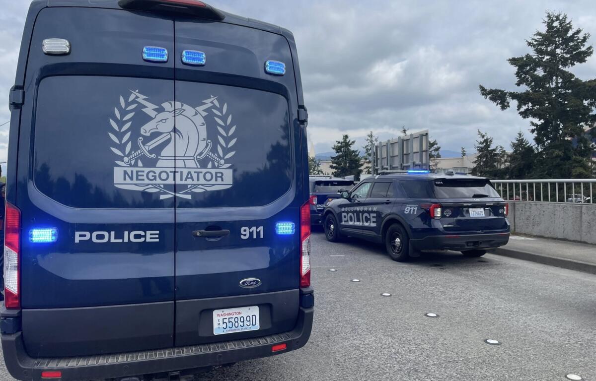 bellingham police crisis response I-5 sunset drive bridge