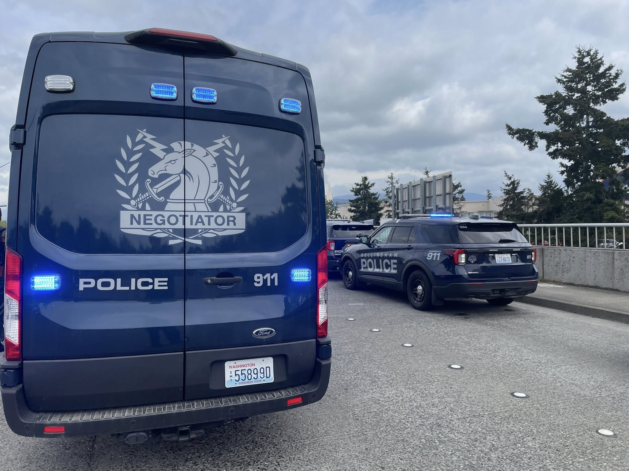 bellingham police crisis response I-5 sunset drive bridge