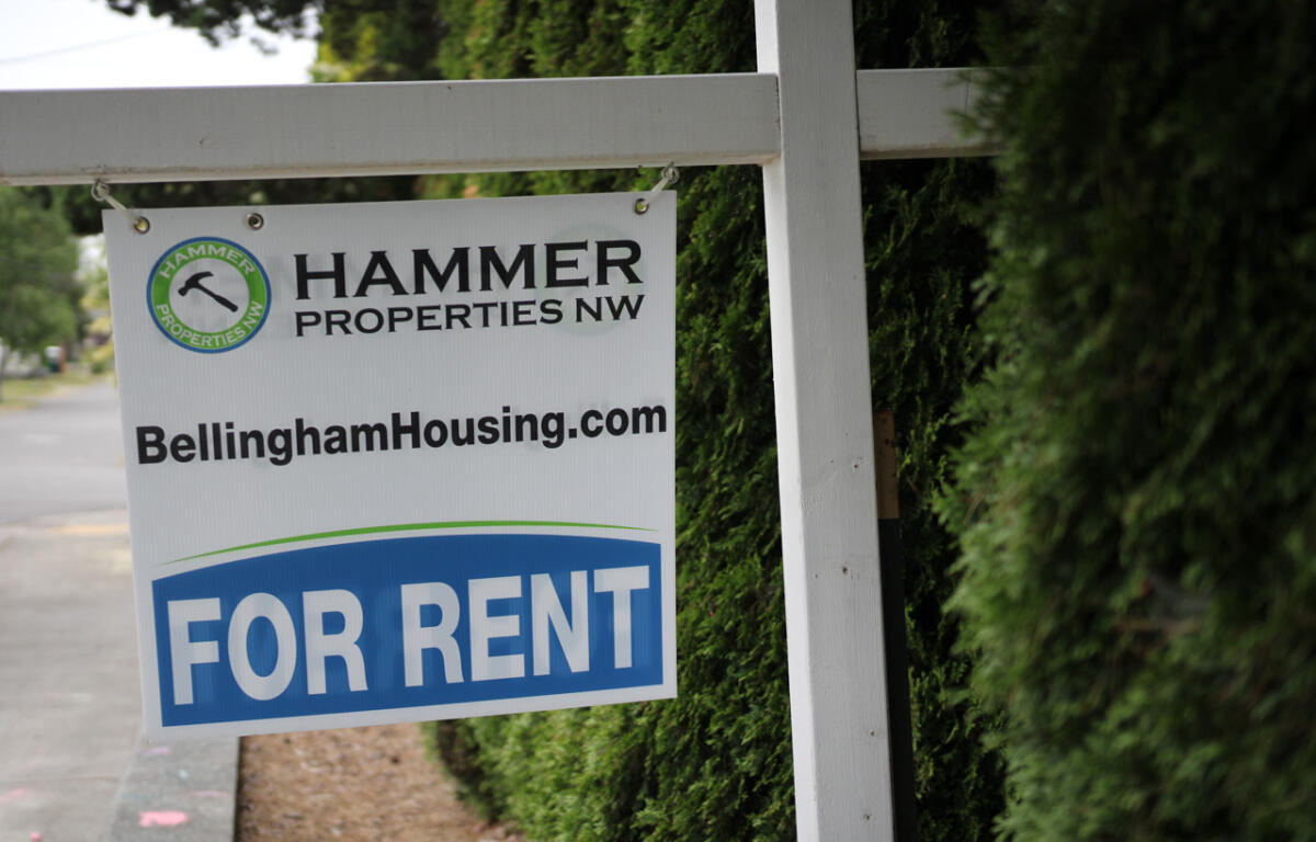 For rent sign posted by Hammer Properties NW, featuring BellinghamHousing.com on the sign.