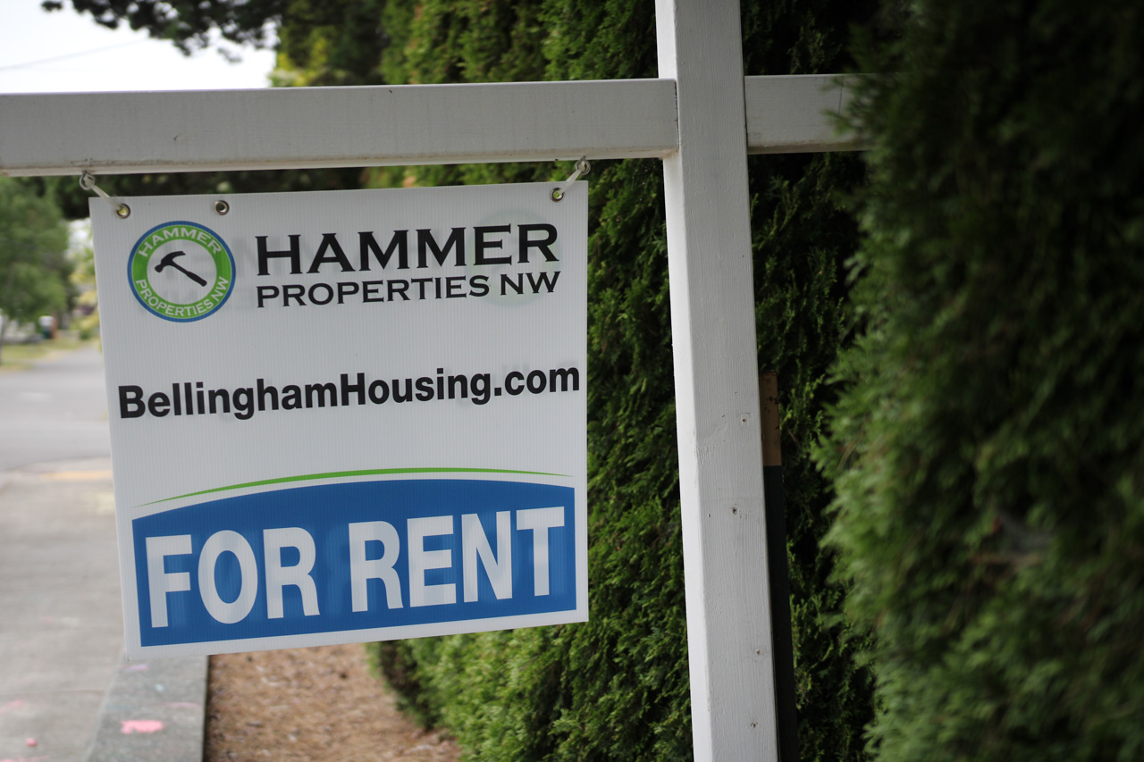 For rent sign posted by Hammer Properties NW, featuring BellinghamHousing.com on the sign.